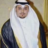 صقر يُنير منزل المحترك